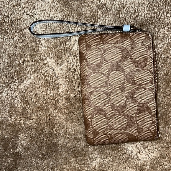 Coach wristlet - Picture 4 of 4